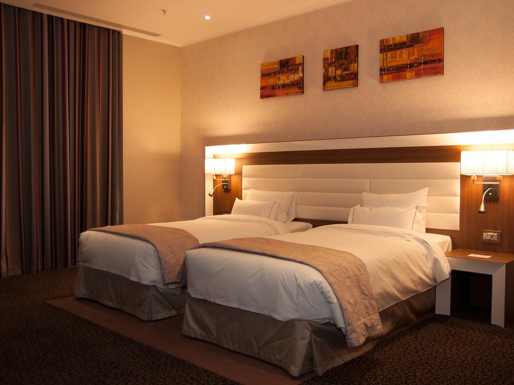 Premier Palace Spa Hotel Bukareszt Zewnętrze zdjęcie A room at the hotel