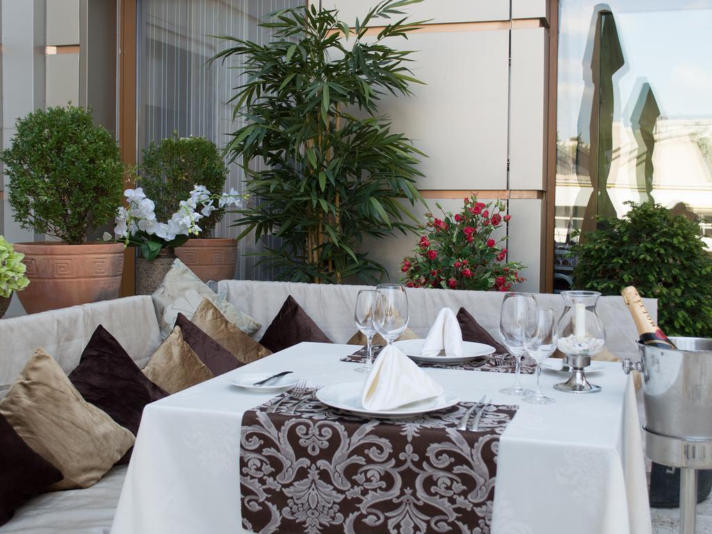 Premier Palace Spa Hotel Bukareszt Zewnętrze zdjęcie A table runner