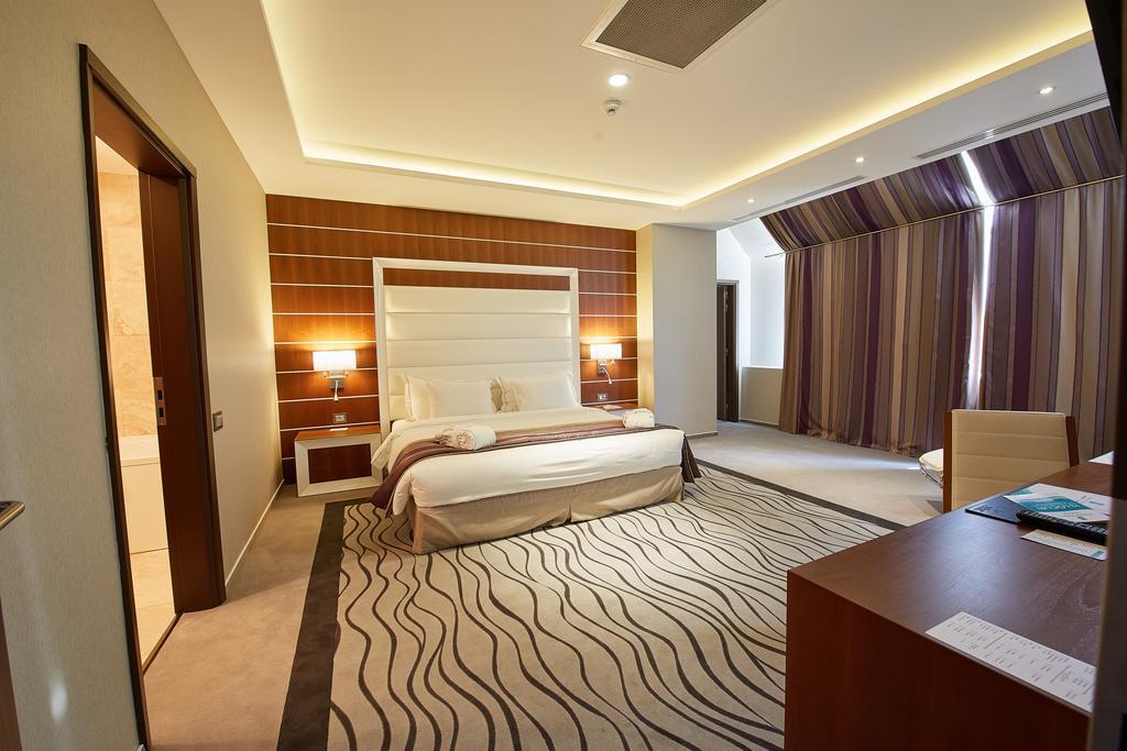 Premier Palace Spa Hotel Bukareszt Zewnętrze zdjęcie A bedroom at the hotel