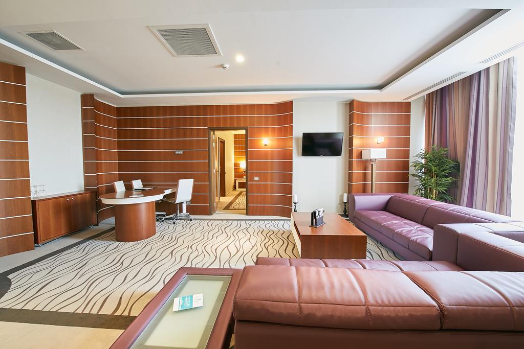 Premier Palace Spa Hotel Bukareszt Zewnętrze zdjęcie A suite at the airport