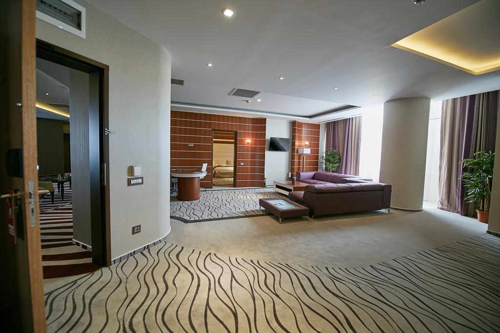 Premier Palace Spa Hotel Bukareszt Zewnętrze zdjęcie The interior of a suite at the Radisson Blu Hotel, Bucharest