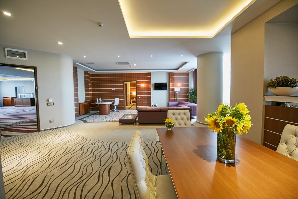 Premier Palace Spa Hotel Bukareszt Zewnętrze zdjęcie A suite at the hotel